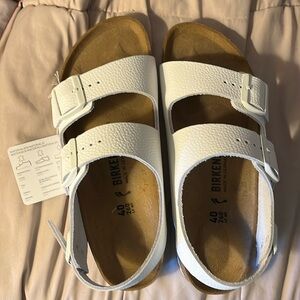 NWT Birkenstock - white sandals with back strap, size 40, never worn!